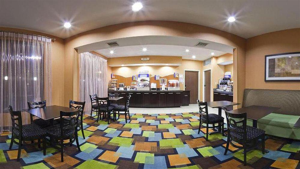 Holiday Inn Express Arlington Interstate 20 Parks Mall By Ihg Eksteriør bilde